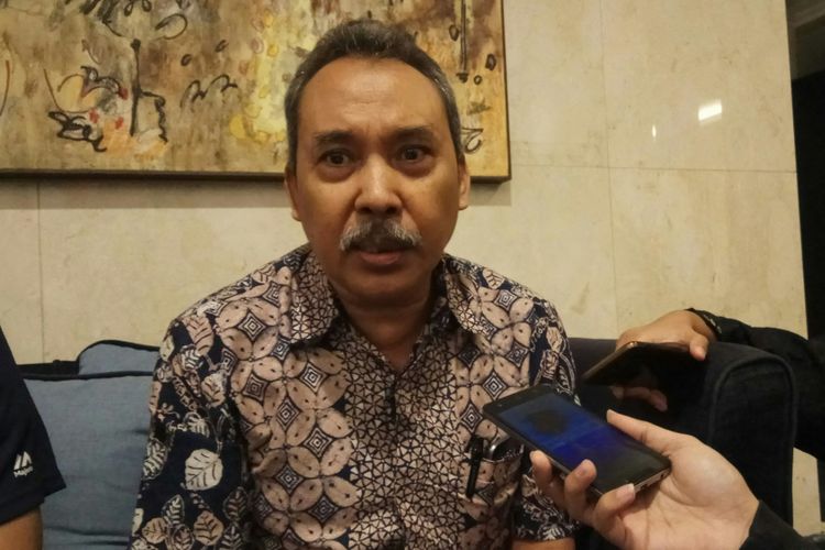 Peneliti senior Lembaga Ilmu Pengetahuan Indonesia (LIPI) Syamsuddin Haris menilai bahwa pernyataan Jaksa Agung HM Prasetyo yang ingin kewenangan Komisi Pemberantasan Korupsi (KPK) dipangkas mengancam elektabilitas Presiden Joko Widodo di Pemilu Presiden 2019. Jakarta, Rabu (13/9/2017).