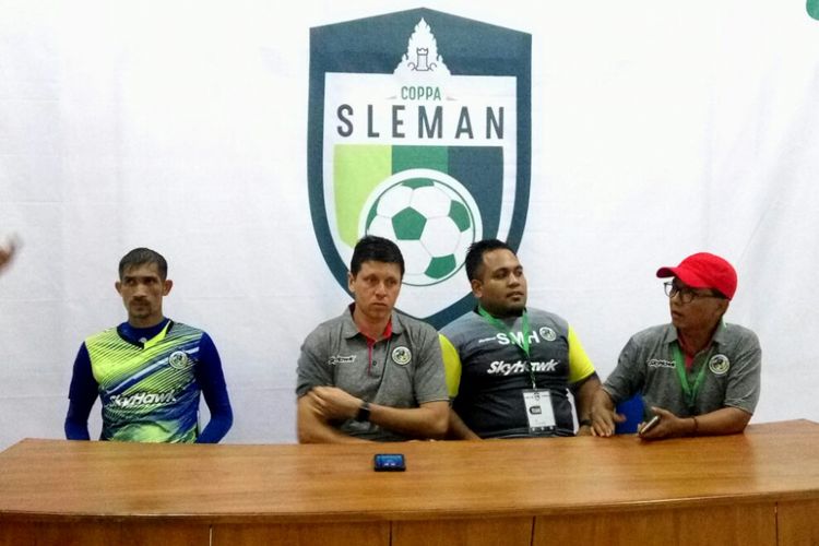 Pelatih Kuala Lumpur FA Fabio Joaquim Maciel dalam jumpa pers usai laga, Selasa (16/01/2018)