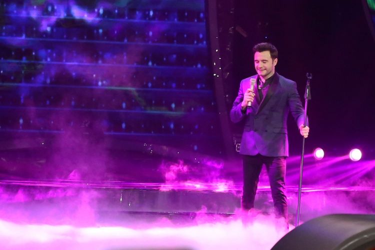 Shane Filan saat tampil di acara Top 7 Indonesian Idol 2018 Studio 11, MNC Studio, Kebon Jeruk, Jakarta Barat, Senin (06/03/2018). Kedatangan Shane Filan Ex Westlife seabagai bintang tamu untuk meramaikan episode Top 7  Indonesian Idol 2018.