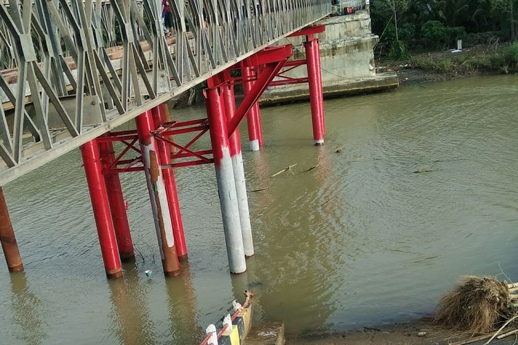 Jembatan Bailey Ciheras sudah kokoh berdiri dan dibuka mulai hari ini pasca ambruknya jembatan diterjang banjir bandang yang menewaskan enam warga di Cipatujah, Kabupaten Tasikmalaya, Rabu (13/12/2018)