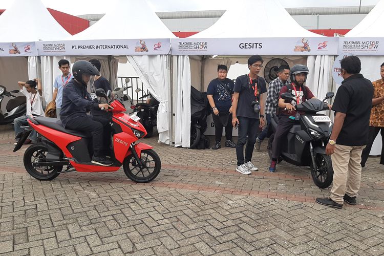 Skuter listrik Gesits diyakini 70 persen lebih efisien dibanding motor konvensional.