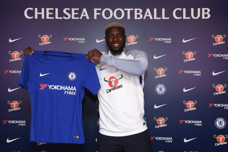 Gelandang Tiemoue Bakayoko resmi berseragam Chelsea sejak Sabtu (15/7/2017). 