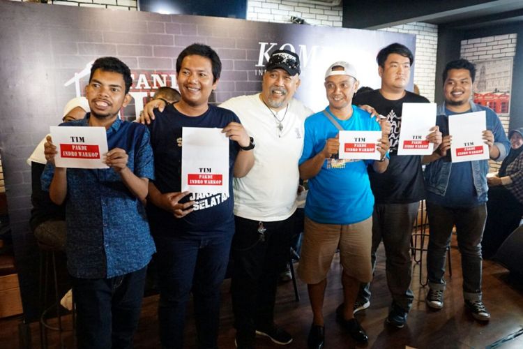 Indro Warkop bersama lima komika Stand Up Comedy Indonesia (SUCI) 8 dalam jumpa pers di kawasan Kebayoran Baru, Jakarta Selatan, Kamis (29/3/2018).