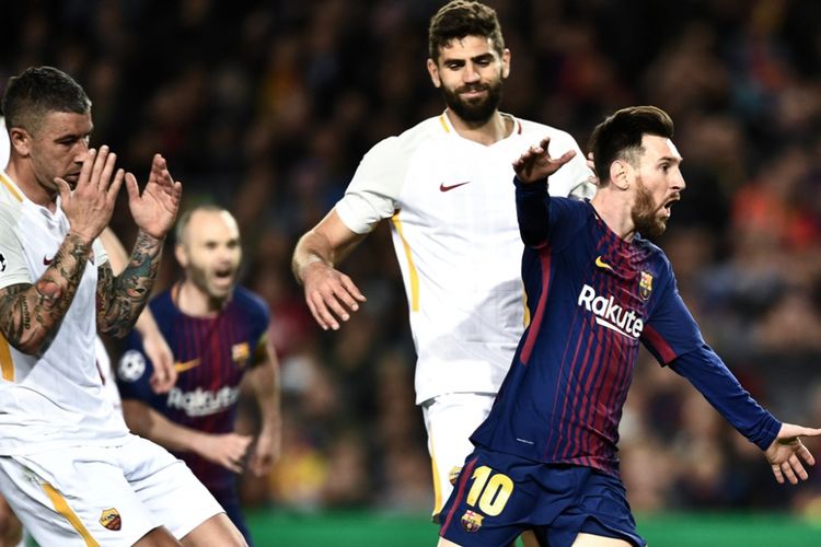 Megabintang FC Barcelona, Lionel Messi (kanan), merayakan gol timnya ke gawang AS Roma dalam laga leg pertama perempat final Liga Champions di Stadion Camp Nou, Barcelona, Spanyol pada 4 April 2018. 

