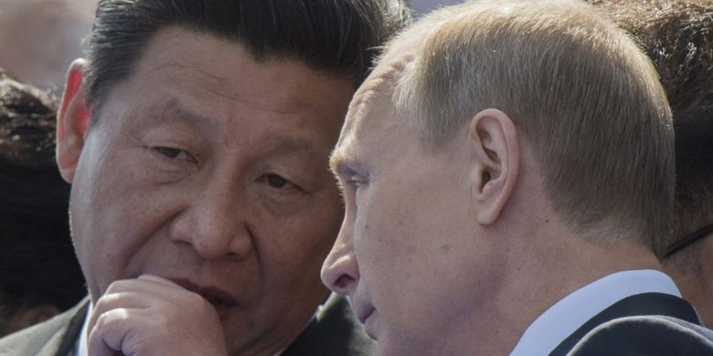 Presiden China Xi Jinping (kiri), dan Presiden Rusia Vladimir Putin.