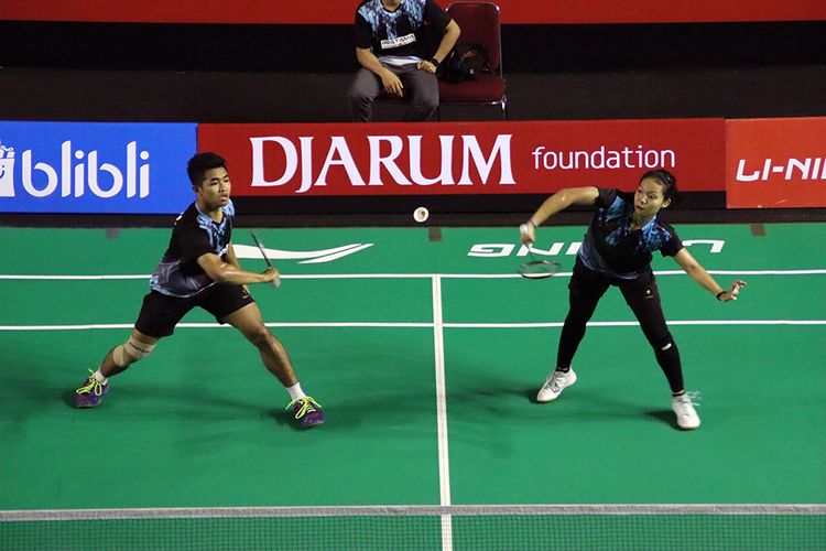 Pebulutangkis ganda campuran taruna besutan dari PB. Pratama Badminton Academy, Surabaya, Muliadi Rizka Saputra/Trisma Arlisa Septiana berhasil menjadi juara usai mengalahkan wakil dari PB. Jaya Raya, Jakarta, Ragil Ricky Surya Hanaffi/Indira Henzie Pramestya di kejuaraan Djarum Sirkuit Nasional Li Ning Kalimantan Selatan Open 2019 yang bertarung di GOR Berkat Abadi, Banjarmasin, Sabtu (3/8).
