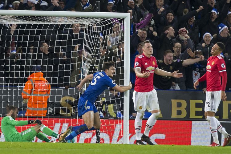 Bek Leicester City, Harry Maguire, merayakan gol penyama kedudukan timnya ke gawang Manchester United pada pertandingan Premier League di Stadion King Power, Sabtu (23/12/2017).