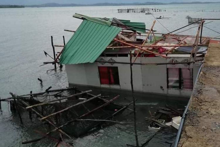 Jumlah bangunan rusak pasca dihantam Puting Beliung di Pulau Pecong, Kecamatan Belakangpadang, Batam, Kepulauan Riau (Kepri) bertambah menjadi 30 unit bangunan, Senin (5/11/2018)