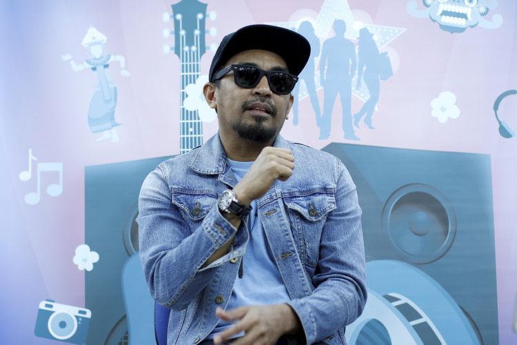 Penyanyi Glenn Fredly saat wawancara di kantor redaksi Kompas.com, Jakarta, Selasa (19/9/2017). Ia tengah mempersiapkan konser bertajuk Tanda Mata Glenn Fredly untuk Slank 30 September 2017 mendatang. KOMPAS IMAGES/KRISTIANTO PURNOMO