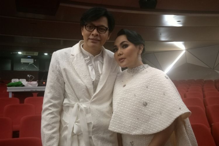 Armand Maulana dan Dewi Gita saat ditemui di sela persiapan konser perayaan pernikahan perak mereka, Satu Hati Satu Cinta, di Ciputra Artpreneur, Jakarta Selatan, Kamis (10/1/2019) malam.