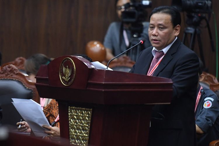 Ketua Bawaslu Abhan menyampaikan keterangan pada sidang lanjutan Perselisihan Hasil Pemilihan Umum (PHPU) Pilpres 2019 di gedung Mahkamah Konstitusi, Jakarta, Selasa (18/6/2019). Sidang tersebut beragendakan mendengarkan jawaban termohon, pihak terkait dan Bawaslu. ANTARA FOTO/Hafidz Mubarak A/wsj.