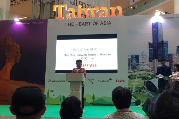 Abe Choi Shih Pi, Director of Taiwan Tourism Bureau Kuala Lumpur Office membuka Taiwan Travel Fair 2018 di Gandaria City, Jakarta, Jumat (29/9/2018).