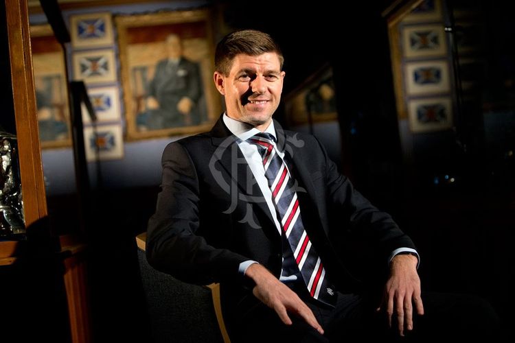 Steven Gerrard resmi menjadi pelatih Rangers FC (4/5/2018) dengan kontrak empat tahun.