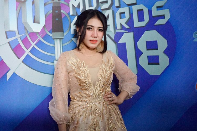 Penyanyi dangdut Via Vallen saat diabadikan di SCTV Music Awards 2018 yang digelar di Emtek City, Daan Mogot, Jakarta Barat, Jumat (27/4/2018).
