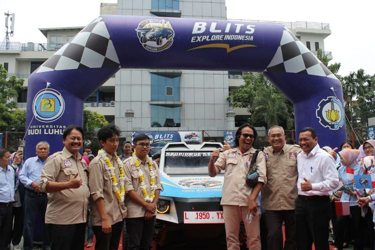 Seremoni Blits Explore Indonesia, Mobil listrik kreasi bersama Universitas Budi Luhur dan ITS, di Universitas Budi Luhur, Jakarta (12/11/2018).