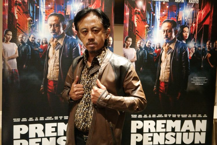 Artis peran Epy Kusnandar dalam gala premiere film Preman Pensiun di XXI Epicentrum, Jakarta Selatan, Kamis (10/1/2019).
