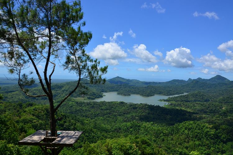 Destinasi Wisata Kalibiru, Hargowilis, Kulonprogo, Yogyakarta.