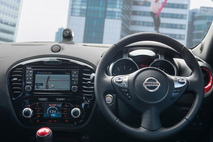 Nissan Juke Envy dengan kamera dasbor 360 derajat.