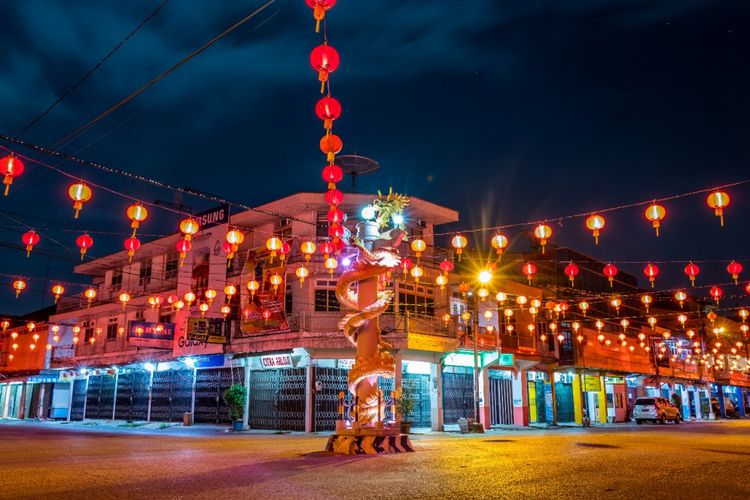 Salah satu sudut Kota Singkawang, Kalimantan Barat, yang dihias dengan lampion dalam perayaan Imlek dan Cap Go Meh 2569 tahun 2018. 