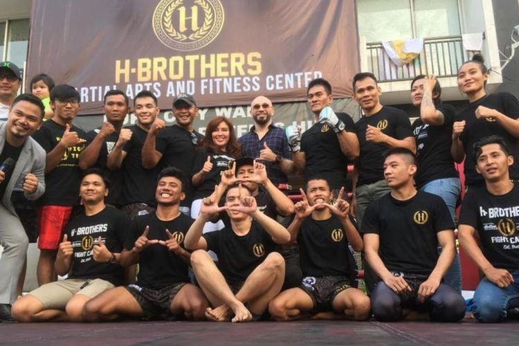 Camp latihan MMA yang diberi nama H-Brothers.
