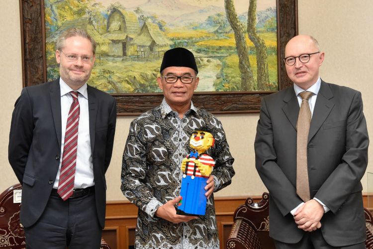 Kerja sama dalam kunjungan Duta Besar Denmark untuk Indonesia, Rasmus Abildgaard Kristensen, Rabu (13/11/2018), di Kantor Kementerian Pendidikan dan Kebudayaan, Jakarta.