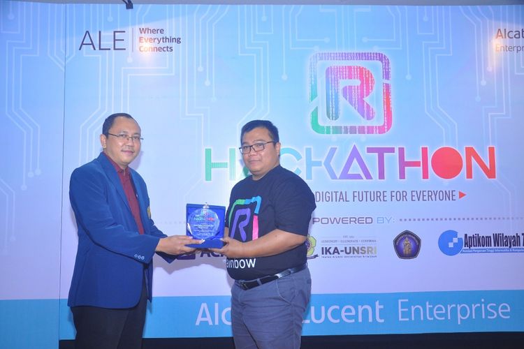 Country Manager ALE Indonesia, Adios Purnama (kanan) dalam launching ALE Hackathon 2018 di di Fakultas Ilmu Komputer, Universitas Brawijaya, Kota Malang, Kamis (3/5/2018).