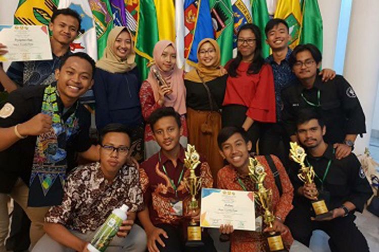Tiga tim delegasi Institut Pertanian Bogor (IPB) dalam ajang kompetisi Debat Land Formation 2018 berhasil memboyong juara I, II dan III sekaligus September lalu.