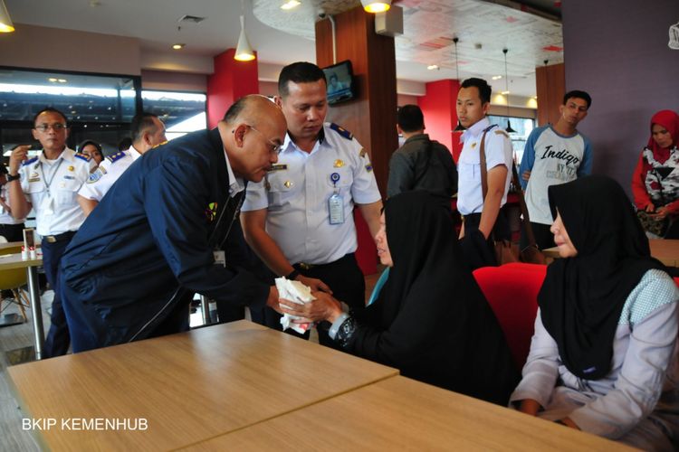 Sekretaris Jenderal Kementerian Perhubungan Djoko Sasono menemui keluarga Kepala KSOP Muntok Capt. Muas Effendi di Hotel Ibis, Selasa (30/10/2018). 
