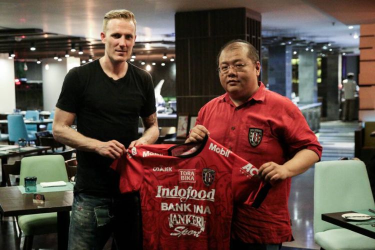 Nick van der Velden diperkenalkan sebagai pemain baru Bali United, 25 April 2017.