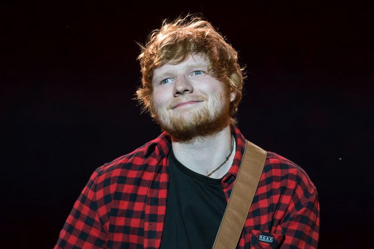 Ed Sheeran tampil di Pyramid Stage di Glastonbury Festival of Music and Performing Arts di Worthy Farm di Somerset, England, pada 25 Juni 2017.