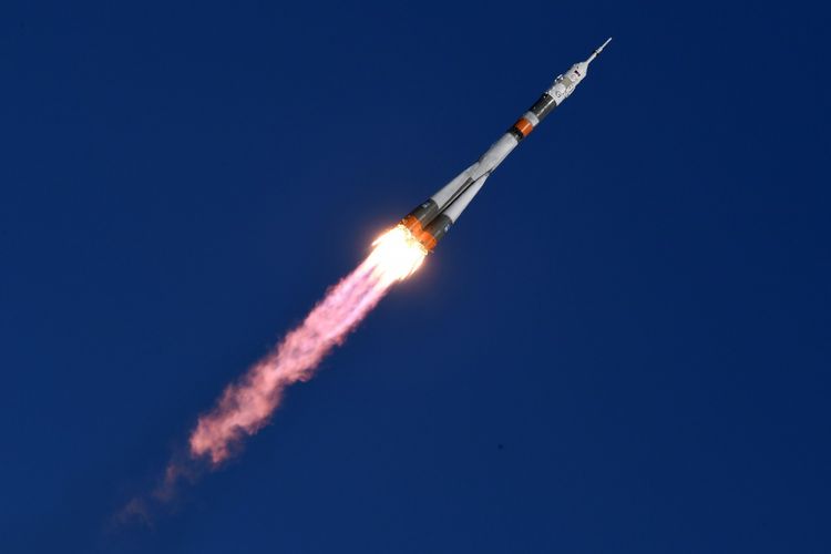 Pesawat ruang angkasa Soyuz MS-07 saat diluncurkan dari Baikonur Cosmodrome pada 17 Desember 2017.