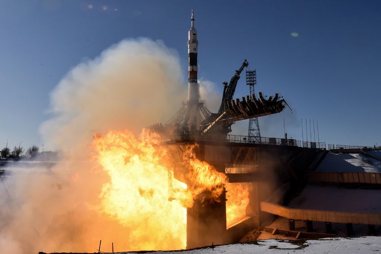 Pesawat ruang angkasa Rusia Soyuz MS-07 membawa anggota International Space Station (ISS) ekspedisi 54/55, meluncur menuju stasiun ISS dalam peluncuran di Baikonur cosmodrome pada 17 Desember 2017. 