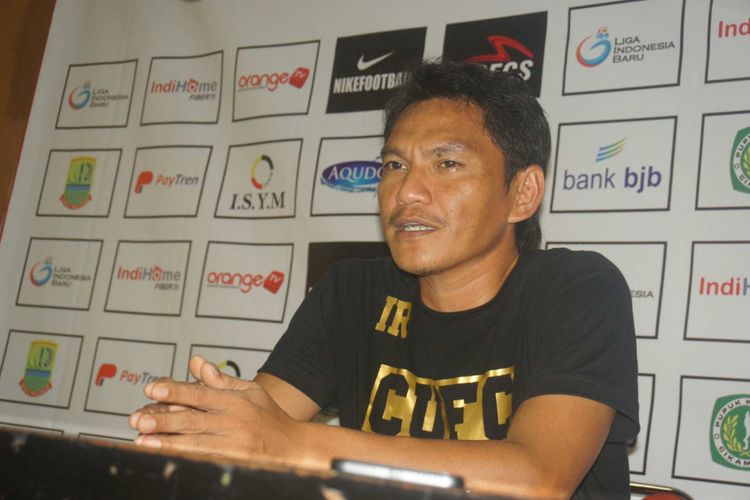 Pelatih Kepala Cilegon United 
FC Imam Riyadi  menyebut  timnya gugup dalam laga pertama kontra Persika Karawang, Rabu (25/4/2018) di Stadion Singaperbangsa Karawang.