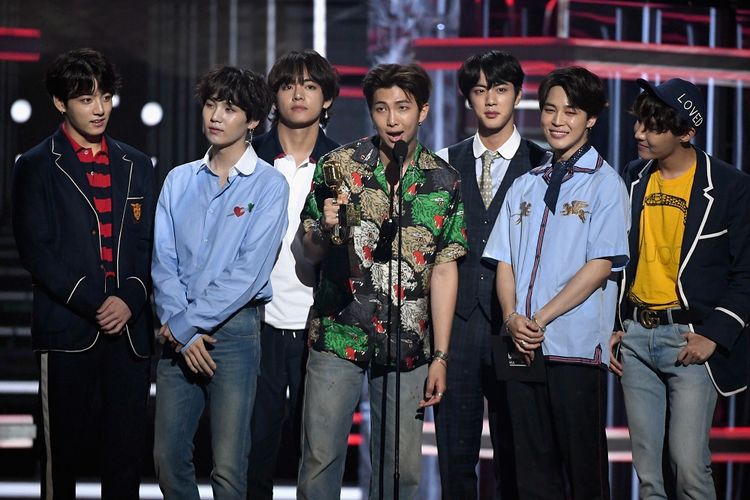 Boyband K-pop BTS meraih penghargaan Top Social Artist pada Billboard Music Awards 2018 yang digelar di MGM Grand Garden Arena, Las Vegas, Minggu (20/5/2018).