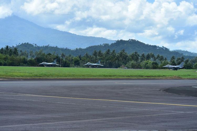 Pesawat Tempur F-16 TNI AU Lanud Roesmin Nurjadin Pekanbaru melaksanakan latihan beberapa waktu lalu.