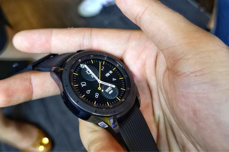 Arloji pintar Galaxy Watch di Jakarta.