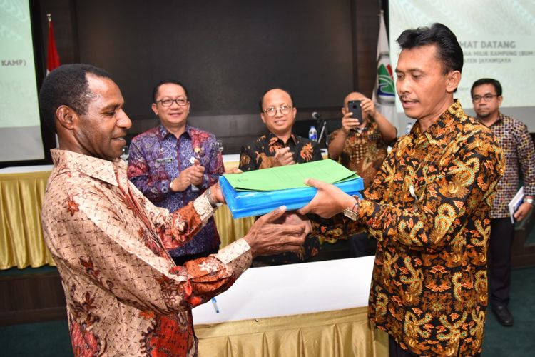 Kunjungan para kepala desa, kepala distrik, dan direktur Badan Usaha Milik Desa (BUMDes) se-Kabupaten Jayawijaya, Papua ke kantor Kemendes PDTT, Jakarta, Jumat (24/8/2018)