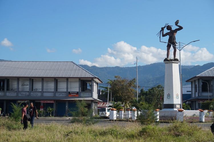 Tugu perjuangan di Kota Serui Kepulauan Yapen Papua