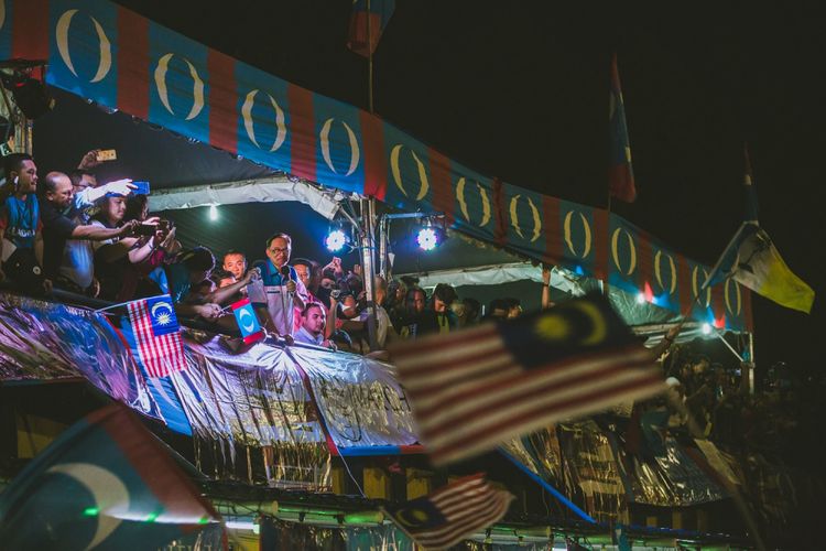 Ketika 100 hari pemerintahan baru Pakatan Harapan berakhir pada tanggal 17 Agustus, Pusat Merdeka Penelitian Opini menemukan bahwa 67 persen warga Malaysia puas dengan pemerintah baru.