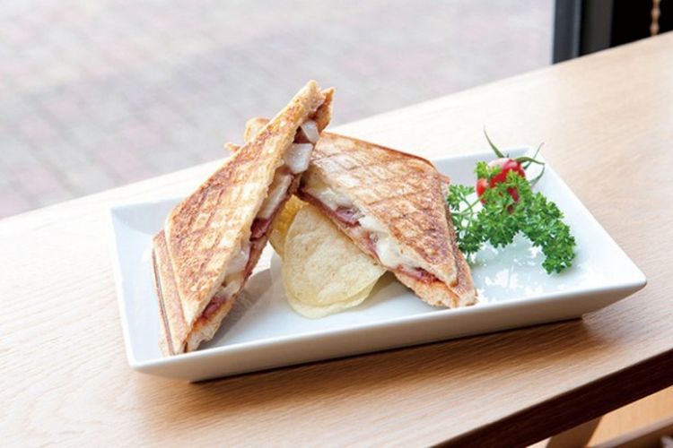 [goseki books & coffee] Hot Press Sandwich seharga 500 Yen (satu set dengan minuman tambah 350 Yen)
