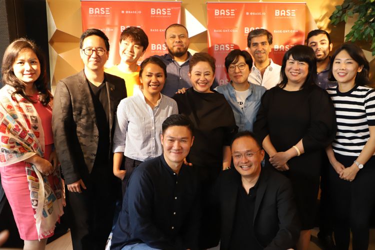 BASE Entertainment & Partner, (baris belakang ki-ka) Justin Kim - CJ Entertainment, Joko Anwar, Sunil Samtani (RAPI Films), Sunar Samtani (RAPI Films)
(baris tengah ki - ka) Eveline Listijosuputro, Ben Soebiakto, Tia Hasibuan, Shanty Harmayn, Choi Yeonu - CJ Entertainment, Tanya Yuson, Oh Hye Rim - CJ Entertainment
(bawah ki-ka) Aoura Chandra, Edy Suwarno