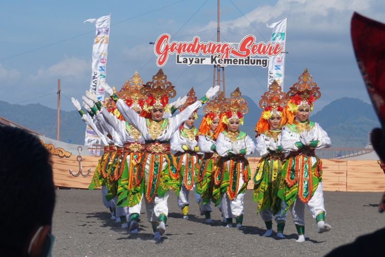 Tari pembuka di festival Gandrung Sewu 2018 