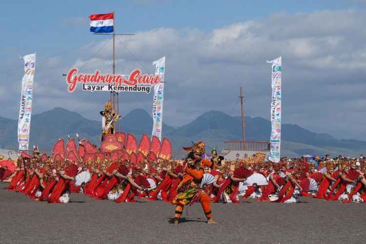 Salah satu fragmen saat Mas Alit Bupati Banyuwangi pertama menumpang kapal berbendera Belanda untuk ke Semarang. Ditengah jalan, Mas Alit dibunuh oleh  perompak