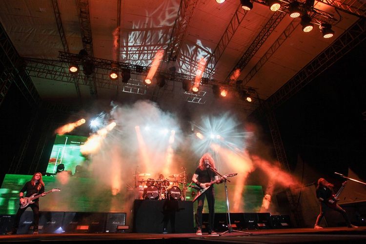 Grup metal asal Los Angeles, Megadeth, dengan personel Dave Mustaine (vokal/gitar), David Ellefson (bass), Kiko Loureiro (gitar) dan Dirk Verbeuren (drum) menunjukkan aksinya saat perhelatan musik rock JogjaROCKarta 2018 di Stadion Kridosono, Yogyakarta, Sabtu (27/10/2018). Dalam acara yang dipromotori oleh Rajawali Indonesia Communication itu Megadeth membawakan sejumlah lagu andalannya diantaranya IMDH, Trust, Dawn Patrol hingga She Wolf.