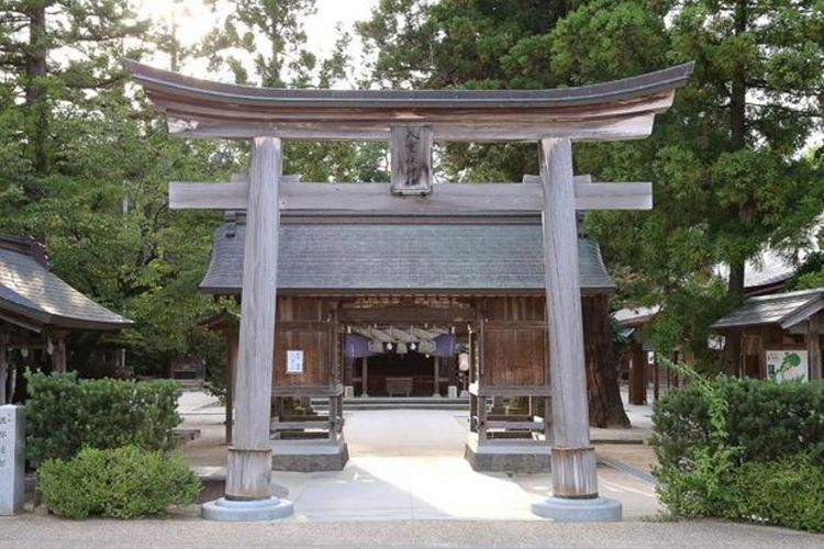 “Yaegaki Jinja”, tempat berlangsungnya pernikahan antara Susanoo no mikoto dan Inada himeno mikoto. Tempat ini disebut sebagai tempat lahirnya budaya upacara pernikahan kuno 