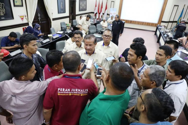 Direktur SDM dan Umum, PT PIM, Husni Safrizal di Gedung Melati, PT PIM Aceh Utara, Rabu (13/2/2019).