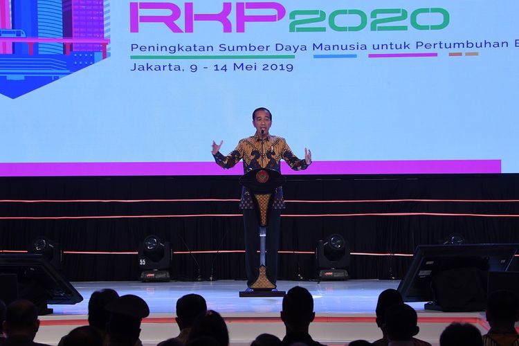 Presiden Joko WIdodo memberikan sambutan ketika membuka acara Musyawarah Perencanaan Pembangunan Nasional (Musrenbangnas) 2019 di Jakarta, Kamis (9/5/2019). Musrenbangnas 2019 tersebut untuk menyusun rancangan awal Rencana Kerja Pemerintah (RKP) tahun 2020 serta Rencana Pembangunan Jangka Menengah Nasional (RPJMN) 2020-2024 serta menyiapkan strategi menuju negara peringkat kelima ekonomi terbesar dunia pada tahun 2045. ANTARA FOTO/Wahyu Putro A.