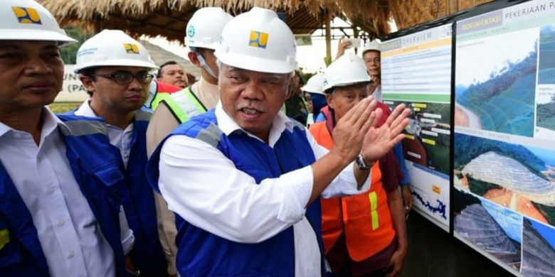 Menteri PUPR Basuki Hadimuljono saat meninjau proyek Bendungan Way Sekampung. 