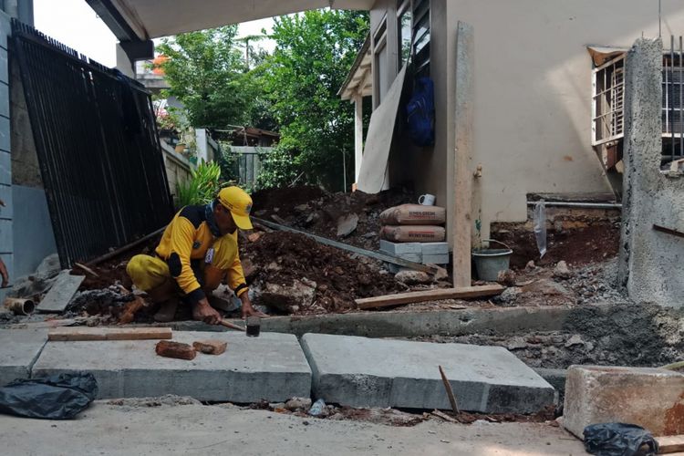 Perbaikan Jalan longsor di Jalan H Safiih II  Nomor 38 RT/RW 009/007 Pondok Labu, Cilandak, Jakarta Selatan.