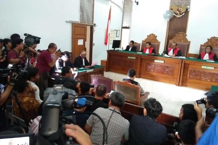 Sidang Perdana Kasus Perusakan Alat Bukti Dengan Terdakwa Joko Driyono di Pengadilan Negeri Jakarta Selatan, Senin (6/5/2019)